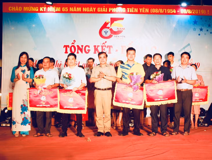 : BTC trao giải nhất toàn đoàn cho các đoàn nghệ thuật quần chúng đạt nhiều thành tích ở các loại hình nghệ thuật