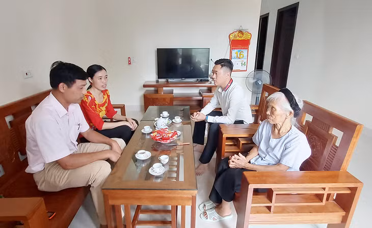 Từ ngày được hỗ trợ xây Mái ấm công đoàn, gia đình cô giáo Hằng không phải lo đi tránh trú bão. 