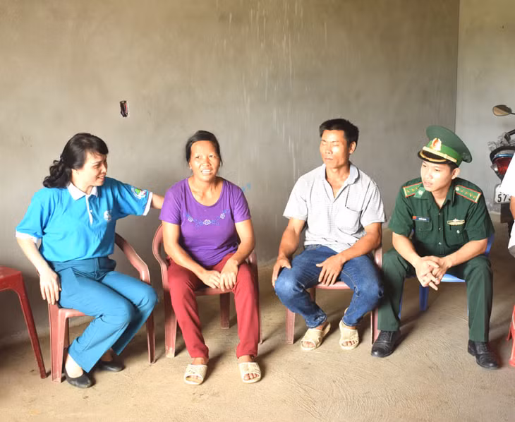 Chị Phùn Xám Múi, thôn Ngàn Chuồng xã Vô Ngại được hỗ trợ xây nhà mới từ chương trình 