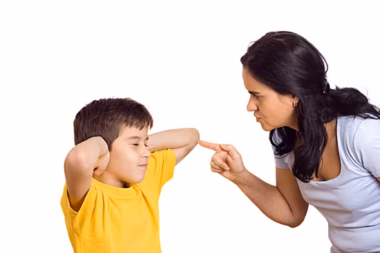Càng càm ràm, càng phản tác dụng trong nuôi dạy con. Ảnh: Parenting.