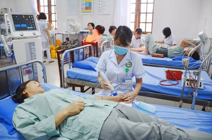 Người bệnh đang được điều trị tại Bệnh viện Y dược cổ truyền tỉnh.