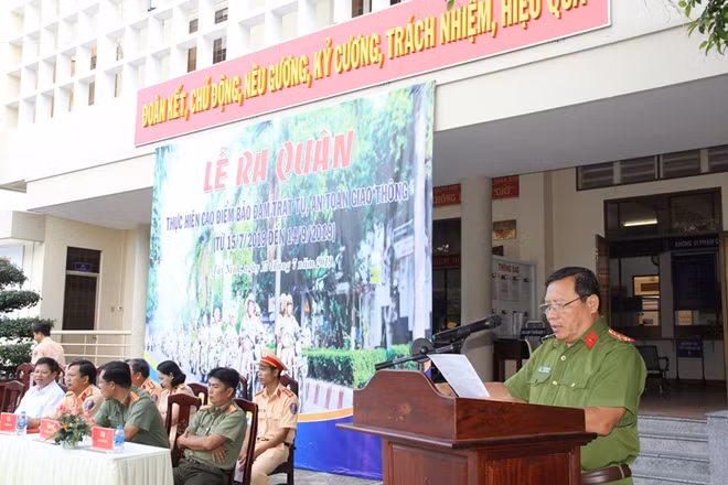 Đại tá Nguyễn Hiệp Sơn phát biểu tại buổi lễ.