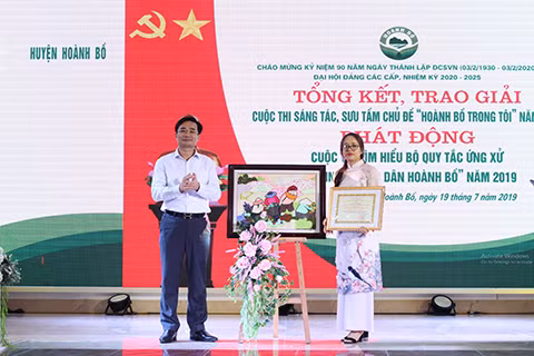 Giải đặc biệt cho tác phẩm “Mùa xuân trên làng hoa Đồng Chè”, thể loại mỹ thuật, tác giả Đinh Thị Phương Thảo