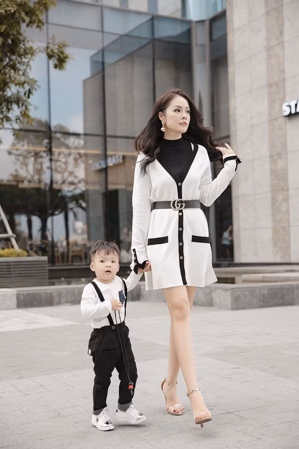 Cuối tuần hai mẹ con nữ diễn viên thường đi dạo ở công viên hoặc các khu vui chơi, mua sắm. Nguồn: nhân vật cung cấp