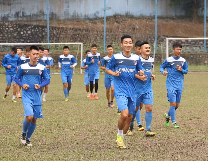 Một buổi tập của đội trẻ Than Quảng Ninh ở Trung tâm Bóng đá, Công ty TNHH 1TV bóng đá Quảng Ninh (phường Quang Hanh, TP Cẩm Phả).