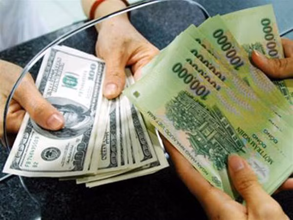 Giá USD ngày 26/7 vẫn 
