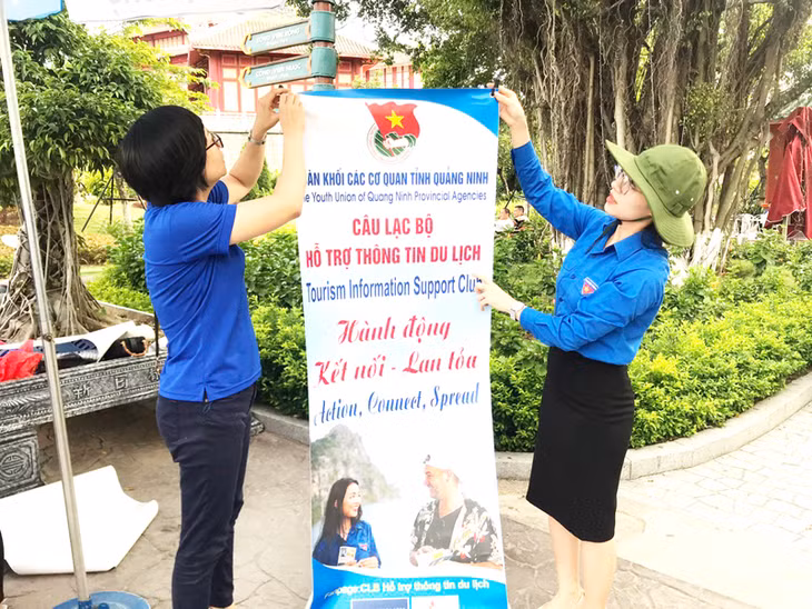 Điểm hỗ trợ thông tin du lịch tại công viên Sunworld hoạt động từ 8h-11h, 15h-17h30 các ngày Thứ 7 hàng tuần.