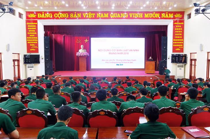Quang cảnh buổi phổ biến, giáo dục pháp luật.