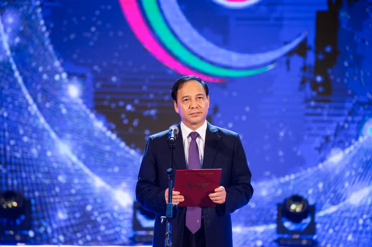 phát biểu chào mừng.