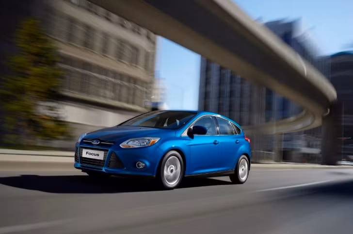 Ford bị cáo buộc biết rõ về lỗi của hệ truyền động nhưng vẫn đấy mạnh việc bán các mẫu xe Focus và Fiesta.