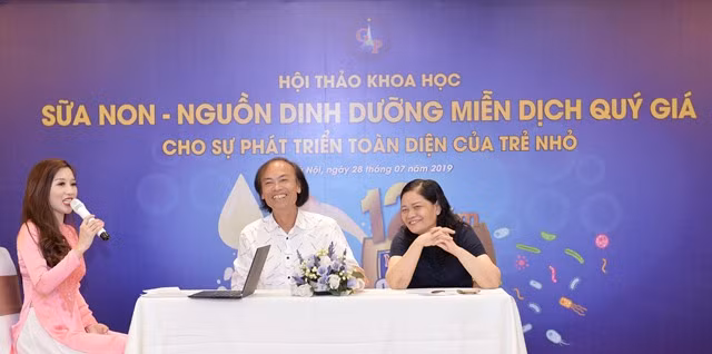 Các chuyên gia chia sẻ về cách chăm sóc giúp trẻ phát triển toàn diện cả về sức đề kháng, thể chất và trí tuệ.
