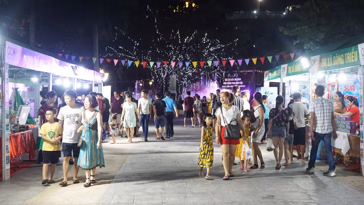 Trong ngày đầu khai mạc T
