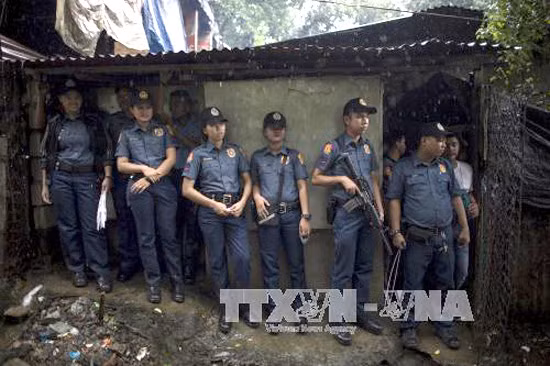 Cảnh sát Philippines trong chiến dịch chống tội phạm ma túy tại Manila ngày 5/10/2016. Ảnh tư liệu: AFP/TTXVN