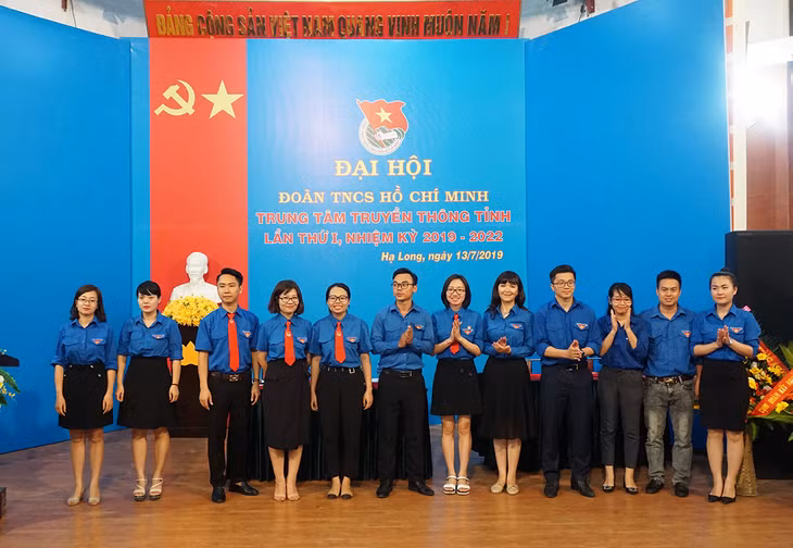 Ra mắt 15 đồng chí