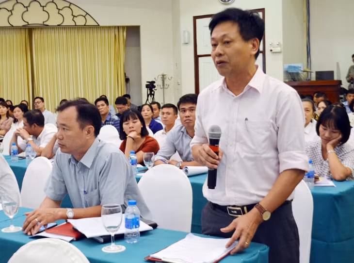 Đại diện Công ty than Dương Huy trình bày kiến nghị liên quan chính sách thanh toán BHYT.