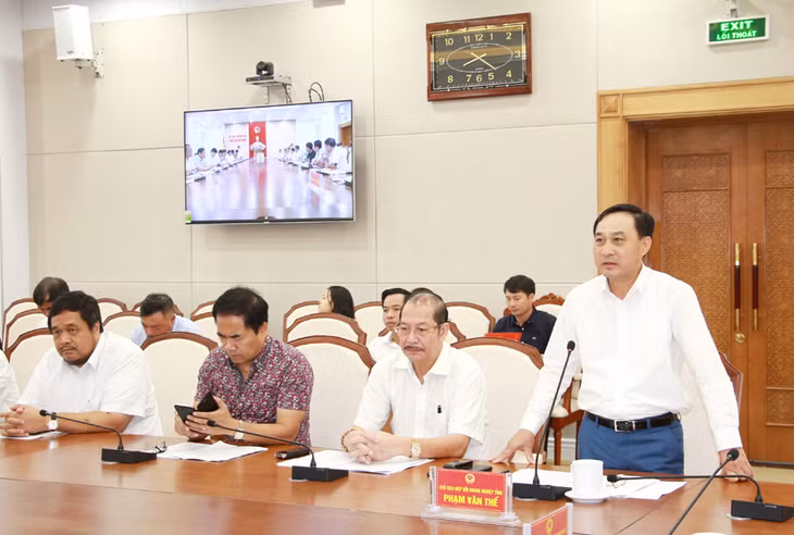 Ông Phạm Văn Thể, Chủ tịch Hiệp hội Doanh nghiệp tỉnh, báo cáo tình hình hoạt động của doanh nghiệp 6 tháng đầu năm 2019.