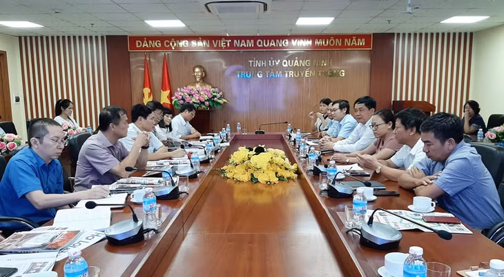 Đoàn công tác tỉnh Cao Bằng tìm hiểu mô hình hoạt động Trung tâm Truyền thông tỉnh Quảng Ninh