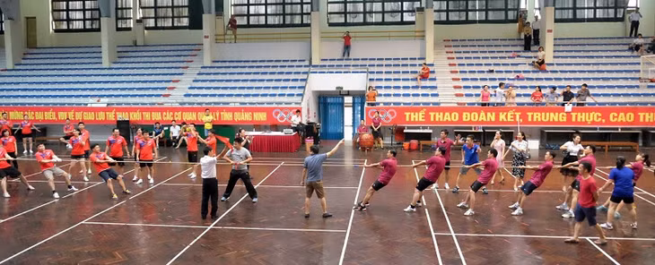 Các đơn vị thi đấu môn kéo co.