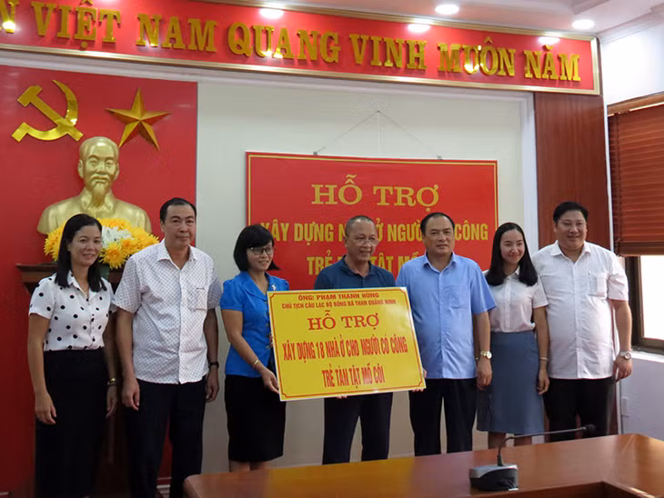 Quang cảnh buổi trao