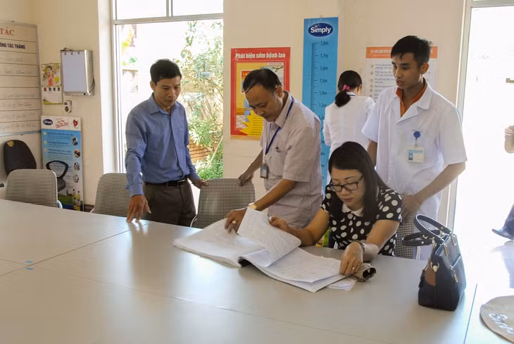 Ban Văn hóa - Xã hội, H ĐND tỉnh, khảo sát hiệu quả hoạt động trạm y tế xã Tân Dân (Hoành Bồ).