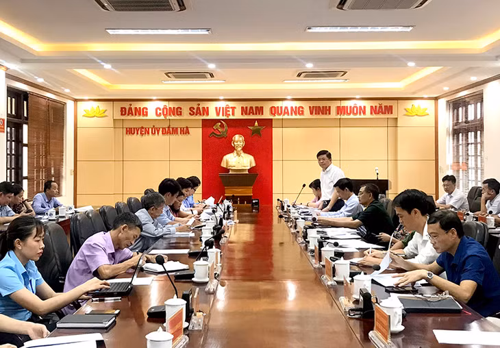 Quang cảnh cuộc họp. 