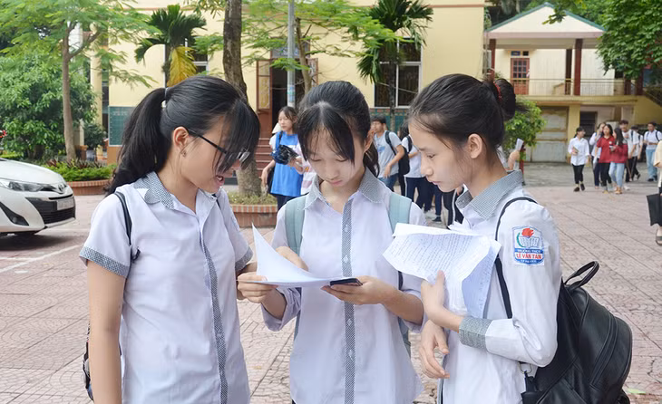 Học sinh thi vào lớp 10 Trường THPT Hòn Gai, TP Hạ Long năm học 2019-2020.