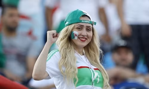 Cổ động viên Algeria ở Ai Cập ngày 11/7. Ảnh: AFP.