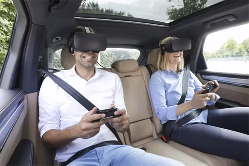 Holoride của Porsche hứa hẹn giúp người bị say xe có trải nghiệm tốt hơn.