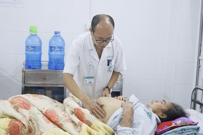 90% người nhiễm virus viêm gan B, C nhưng không biết tình trạng bệnh của mình. Ảnh: Thế Anh.