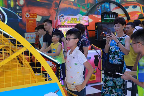 Trẻ em vui chơi tại thiên đường