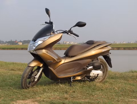 PCX từ "hàng nóng" trở thành gánh nặng cho các đại lý Honda.