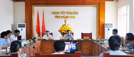 Các ngày 1 và 15 hàng tháng, UBND tỉnh và các địa phương đều tổ chức tiếp công dân định kỳ để giải quyết đơn thư khiếu nại, kiến nghị của công dân.