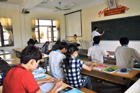 Một giờ học của học sinh Trường THPT Quảng Hà (Hải Hà). Ảnh: Cẩm Nang
