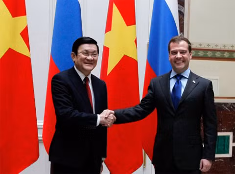Chủ tịch nước Trương Tấn Sang hội kiến với Thủ tướng LB Nga Dmitry Medvedev. Ảnh: AFP