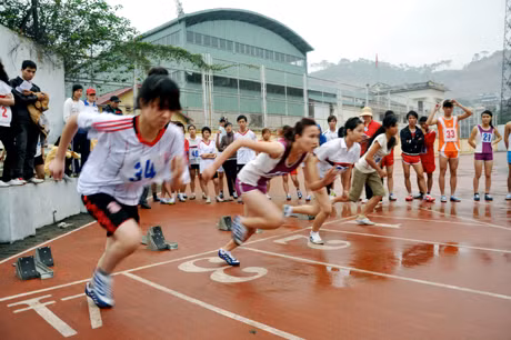 Chạy 3.000m nữ tại Hội khoẻ Phù Đổng tỉnh Quảng Ninh lần thứ 8-2012.