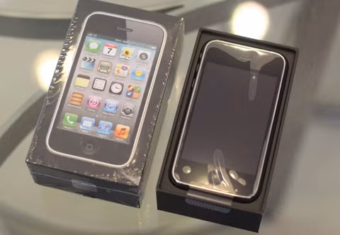iPhone 3GS bất ngờ quay trở lại Việt Nam và được phân phối chính hãng thông qua Nhật Cường Mobile (33 Lý Quốc Sư, Hà Nội). Ảnh: Tuấn Anh.