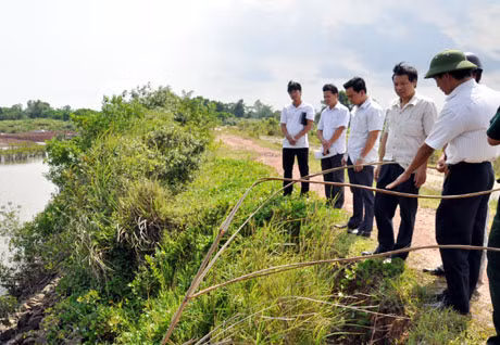 Lãnh đạo TP Móng Cái kiểm tra công tác phòng chống lụt bão tại một số điểm xung yếu.