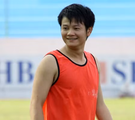 Văn Quyến sẽ về lại SLNA để tiếp tục chuỗi ngày ăn lương nhưng ngồi không? Ảnh: Minh Hoàng