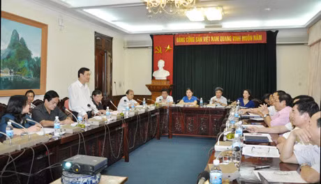Quang cảnh buổi làm việc.