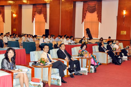 Các đại biểu dự hội thảo.
