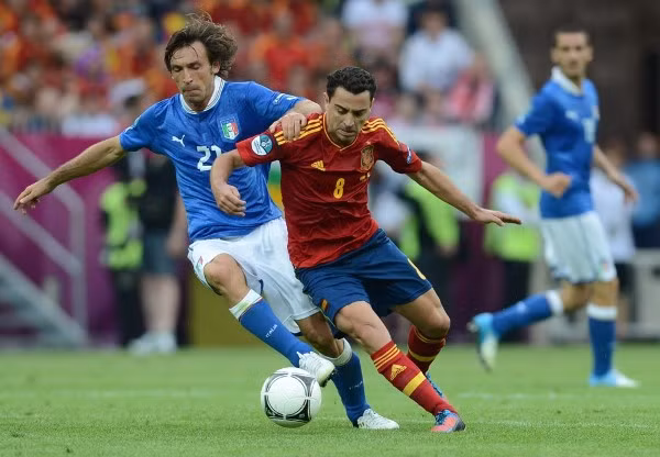 Tây Ban Nha và Italia là cuộc chiến thu nhỏ của Barca và Juve - Ảnh: Getty
