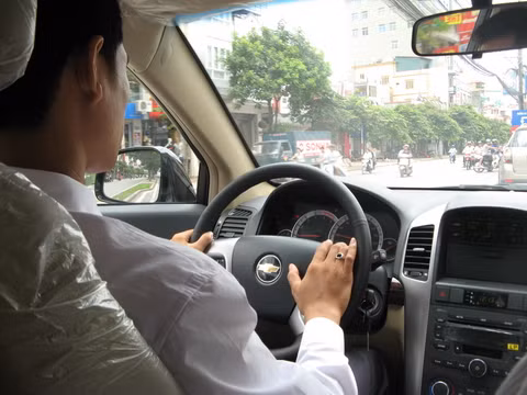 Ngoài tuân thủ quy tắc an toàn chung, lái xe số tự động cần lưu ý một số đặc điểm riêng có của loại xe dùng hộp số này. ảnh CT