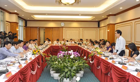 Bộ trưởng Cao Đức Phát phát biểu tại buổi làm việc.