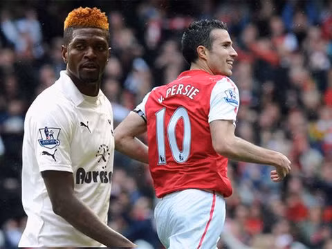 Tống cựu, nghinh tân đang là bài toàn khó cho Man City, khi họ không thể tống khứ Adebayor để dọn chỗ cho Van Persie.