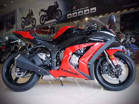 Kawasaki ZX-10R ABS 2012 mới xuất hiện tại Việt Nam.