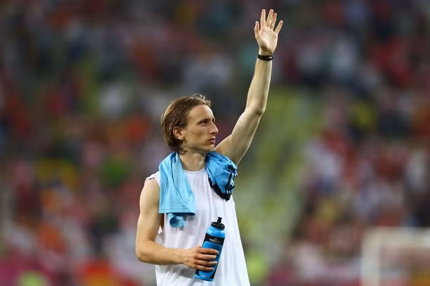 Sau thất bại tại VCK Euro 2012 giờ là lúc Modric cân nhắc tương lai ở cấp CLB