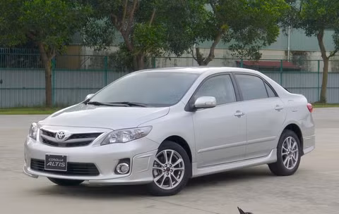Corolla Altis 2.0 RS mới