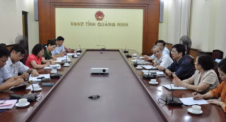 Quang cảnh buổi làm việc.