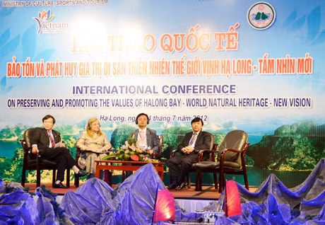 Các đại biểu thảo luận tại hội thảo.
