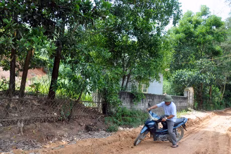 Nhà và đất của gia đình ông Ngô Văn Nghiệp chưa giải phóng được, đang ảnh hưởng đến tiến độ thực hiện Dự án đường 334.